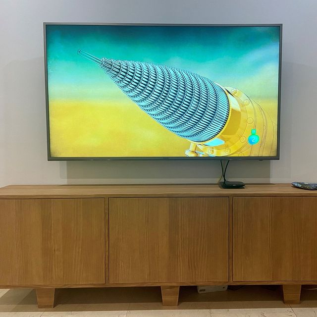 Hoy os enseñamos el trabajo que ha hecho uno de nuestros clientes para amueblar su salón-comedor. Ha utilizado pino radiata 1º calidad en 18mm para el mueble de TV y en 40mm para la mesa. El resultado es una pasada.....😍😍#madera #maderas #maderadepino #maderamaciza #maderanatural #salon #salón #salones #mueble #muebles #muebletv #mueblesamedida #mueblesmodernos #mueblesdediseño #mueblespersonalizados #bricolaje #decoracion #decoraciones #decoracionhogar #wood #woodwork #wooddesign #woodworker