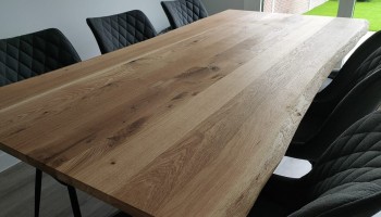 Basic Madera | Noticia blog | Mesa de roble macizo con canto natural