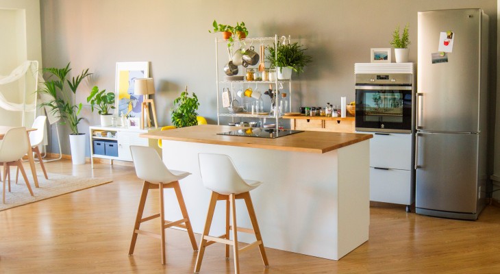 Basic Madera | Blog | ISLA DE COCINA DE PINO RADIATA CON NUDOS